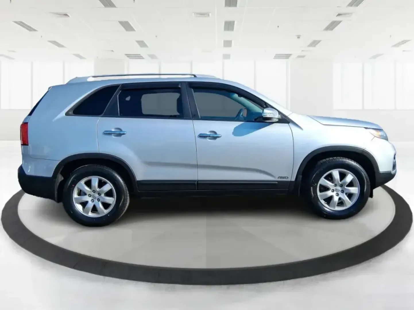 2013 Kia Sorento LX (5XYKTCA64DG) with an 2.4L I-4 gasoline direct injection engine, 6-Speed Automatic transmission, located at 1230 East Main St, Xenia, OH, 45385, (937) 908-9800, 39.688026, -83.910172 - Load up the kids, the dog, and the groceries-or point the hood toward a weekend escape at John Bryan State Park-because this 2013 Kia Sorento LX is the kind of practical SUV that fits real life in Greene County. With confident all-weather capability, flexible seating, and everyday comfort, it's idea - Photo#1