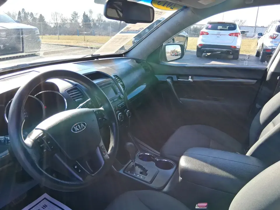 2013 Kia Sorento LX (5XYKTCA64DG) with an 2.4L I-4 gasoline direct injection engine, 6-Speed Automatic transmission, located at 1230 East Main St, Xenia, OH, 45385, (937) 908-9800, 39.688026, -83.910172 - Load up the kids, the dog, and the groceries-or point the hood toward a weekend escape at John Bryan State Park-because this 2013 Kia Sorento LX is the kind of practical SUV that fits real life in Greene County. With confident all-weather capability, flexible seating, and everyday comfort, it's idea - Photo#9