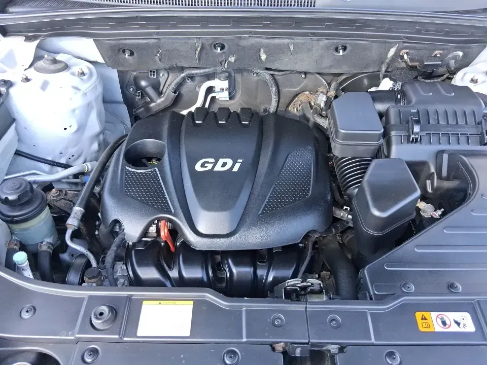 2013 Kia Sorento LX (5XYKTCA64DG) with an 2.4L I-4 gasoline direct injection engine, 6-Speed Automatic transmission, located at 1230 East Main St, Xenia, OH, 45385, (937) 908-9800, 39.688026, -83.910172 - Load up the kids, the dog, and the groceries-or point the hood toward a weekend escape at John Bryan State Park-because this 2013 Kia Sorento LX is the kind of practical SUV that fits real life in Greene County. With confident all-weather capability, flexible seating, and everyday comfort, it's idea - Photo#11