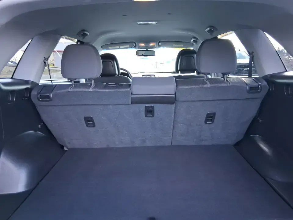 2013 Kia Sorento LX (5XYKTCA64DG) with an 2.4L I-4 gasoline direct injection engine, 6-Speed Automatic transmission, located at 1230 East Main St, Xenia, OH, 45385, (937) 908-9800, 39.688026, -83.910172 - Load up the kids, the dog, and the groceries-or point the hood toward a weekend escape at John Bryan State Park-because this 2013 Kia Sorento LX is the kind of practical SUV that fits real life in Greene County. With confident all-weather capability, flexible seating, and everyday comfort, it's idea - Photo#12