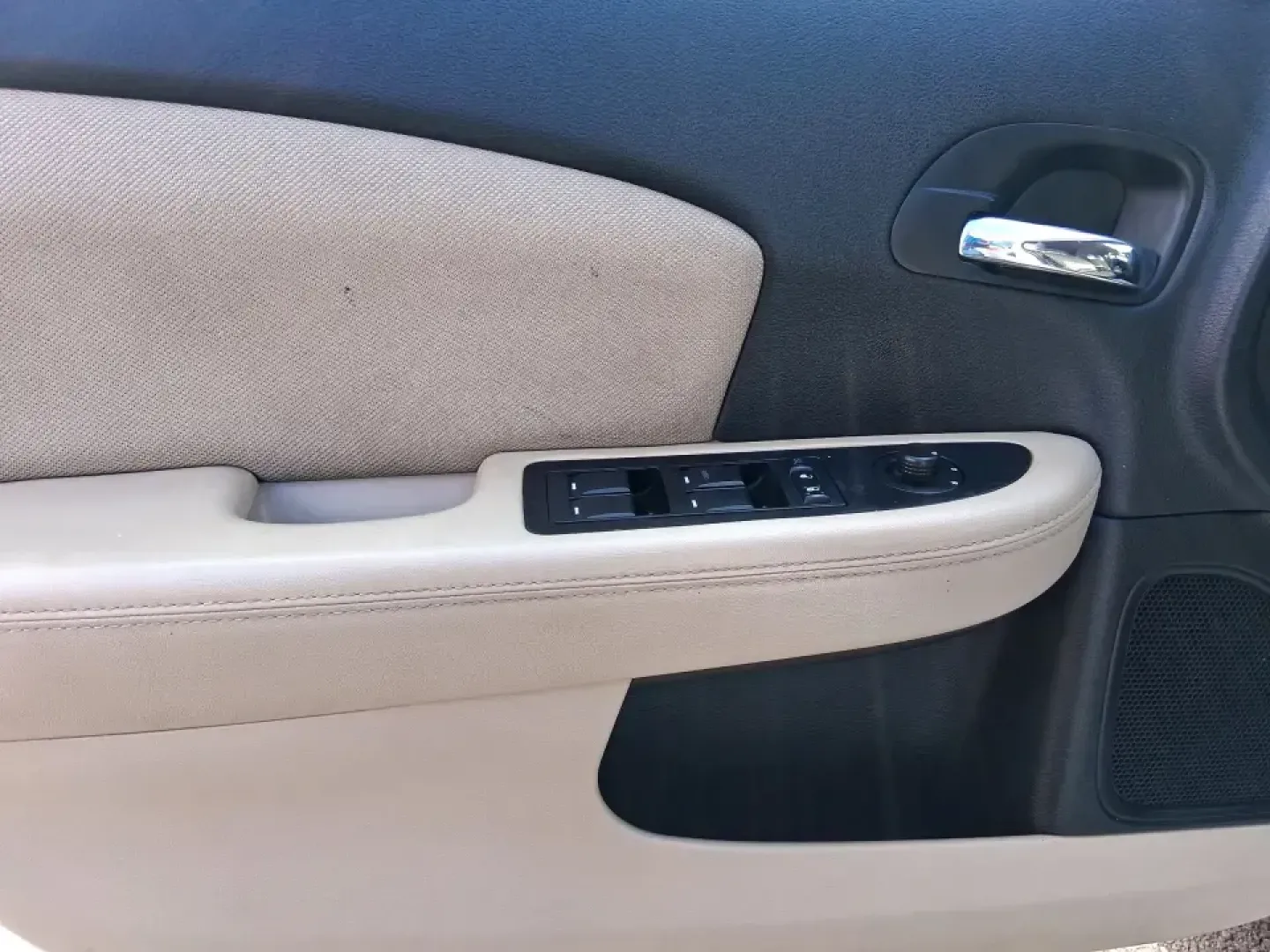 2014 Dodge Avenger SE (1C3CDZAB7EN) with an 2.4L L4 DOHC 16V engine, 4-Speed Automatic transmission, located at 4508 South Dixie Dr, Moraine, OH, 45439, (937) 908-9800, 39.689976, -84.218452 - Need a dependable sedan for the daily commute down I-75, quick school drop-offs, or weekend errands around Dayton-without the stress of traditional bank financing? This 2014 Dodge Avenger SE is a practical, comfortable choice for budget-conscious buyers who want a straightforward ride with the right - Photo#19