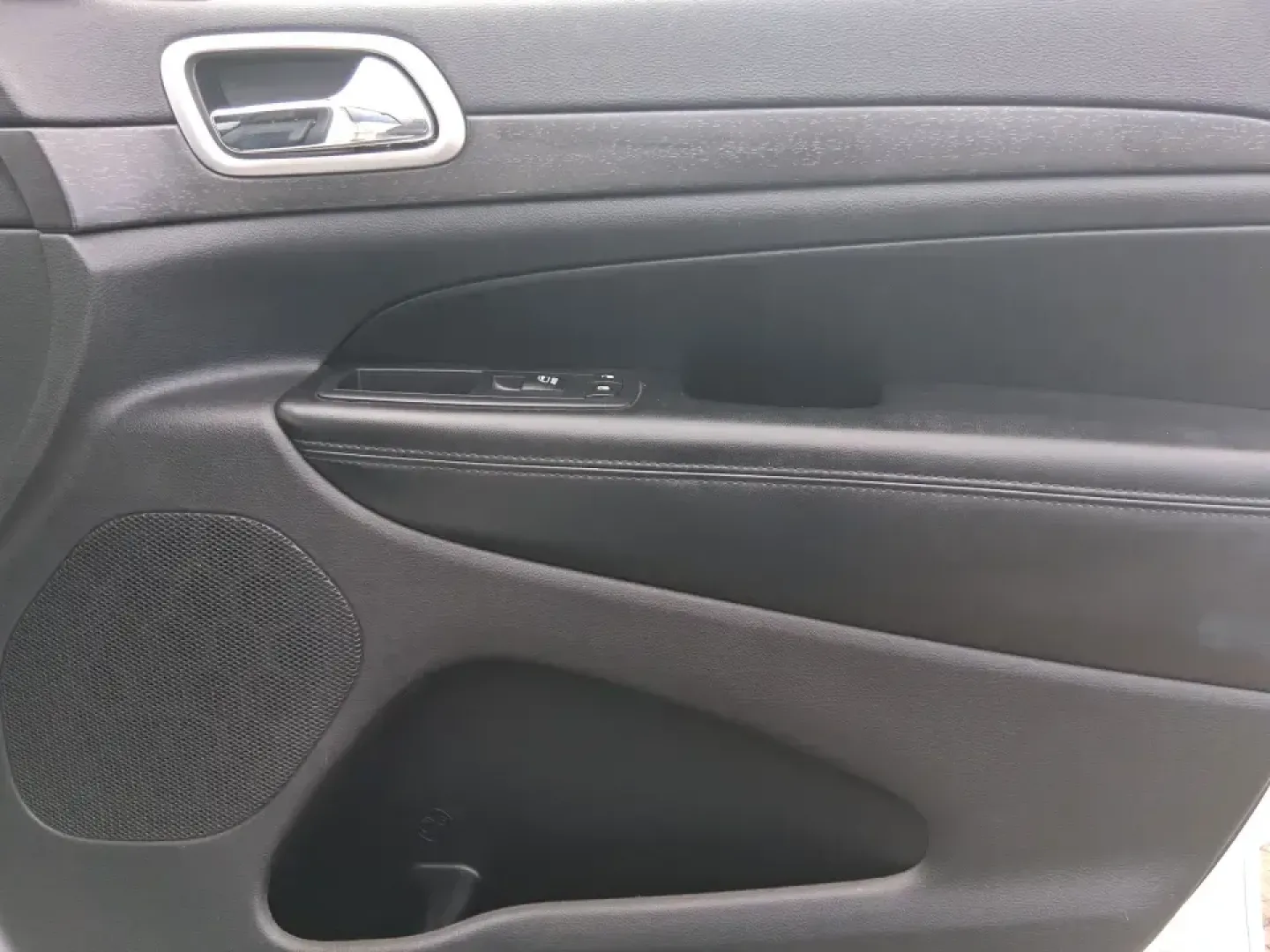 2015 Jeep Grand Cherokee Altitude (1C4RJFAG9FC) with an 3.6L V-6 DOHC engine, 8-Speed Automatic transmission, located at 1099 N County Rd 25A , Troy, OH, 45373, (937) 908-9800, 40.057079, -84.212883 - Weekend getaways to Hocking Hills, snowy school runs, or a confident daily commute up I75 feel easier when your SUV is built for real Ohio weather and real-life schedules. This 2015 Jeep Grand Cherokee Altitude in Bright White Clearcoat is the kind of capable, comfortable SUV that fits busy families - Photo#20