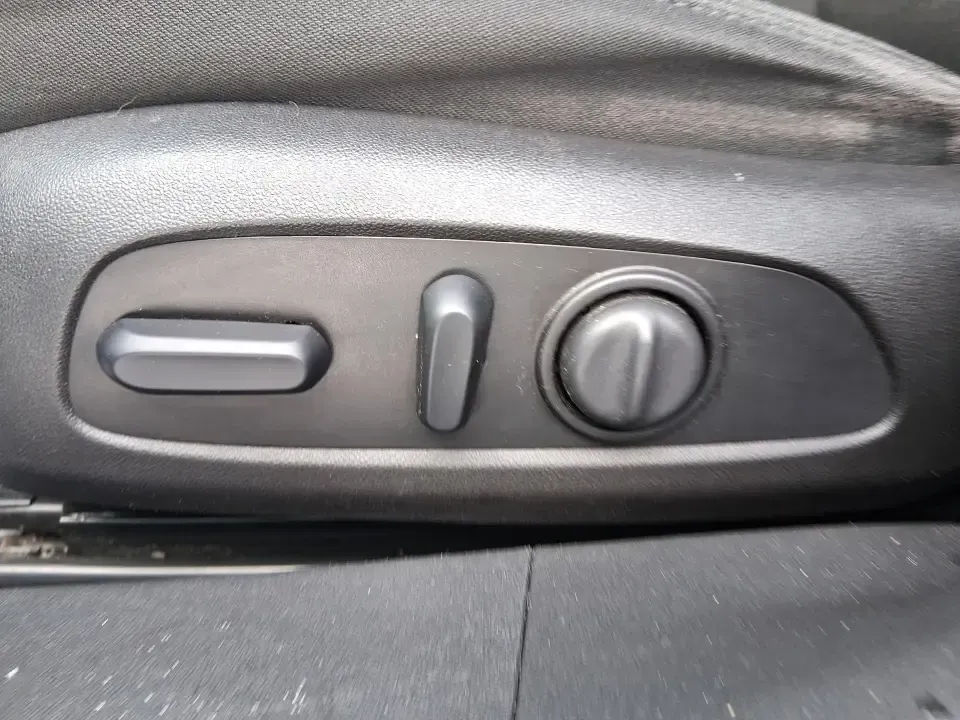 2018 Chevrolet Malibu LT (1G1ZD5STXJF) with an ECOTEC 1.5L I-4 gasoline direct injection engine, 6A transmission, located at 1230 East Main St, Xenia, OH, 45385, (937) 908-9800, 39.688026, -83.910172 - Need a dependable sedan that can handle the weekday commute, weekend errands, and the occasional I-75 road trip without draining your budget? This 2018 Chevrolet Malibu LT is built for real life in Troy-comfortable for long drives, efficient on regular unleaded, and roomy enough for growing families - Photo#19