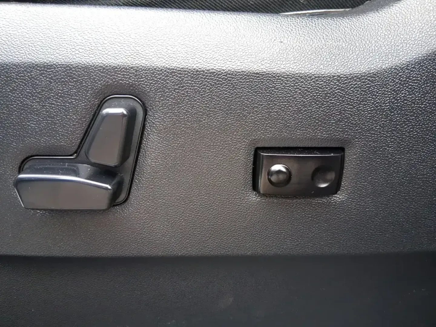 2019 Dodge Grand Caravan GT (2C4RDGEG1KR) with an Pentastar 3.6L V-6 DOHC engine, 6A transmission, located at 1951 S Dayton Lakeview Rd., New Carlisle, OH, 45344, (937) 908-9800, 39.890999, -84.050255 - Life gets busy fast-school drop-offs, grocery runs, weekend tournaments, and the occasional road trip to reset. This 2019 Dodge Grand Caravan GT is built for real-life schedules, giving growing families, rideshare-friendly commuters, and budget-conscious buyers the space and comfort of a well-equipp - Photo#18