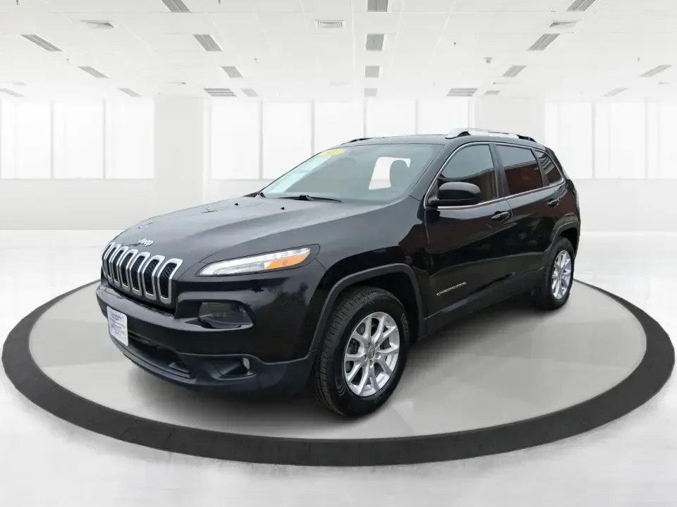 2015 Jeep Cherokee Latitude (1C4PJMCBXFW) with an 2.4L L4 DOHC 16V engine, 9-Speed Automatic transmission, located at 1230 East Main St, Xenia, OH, 45385, (937) 908-9800, 39.688026, -83.910172 - Weekend escapes to John Bryan State Park, snowy school runs, and everyday commuting up US35 feel a lot easier when you're driving a capable crossover that's comfortable, confident, and ready for Ohio weather. This 2015 Jeep Cherokee Latitude is a smart fit for busy families in Beavercreek, professio - Photo#8