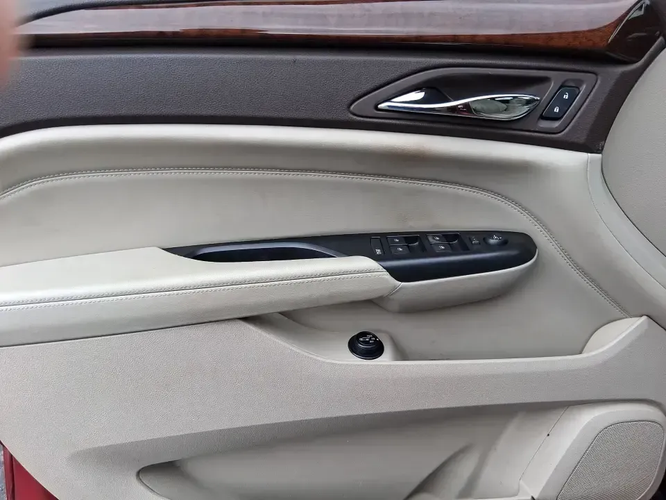 2013 Cadillac SRX Luxury Collection (3GYFNGE3XDS) with an 3.6L V-6 gasoline direct injection engine, 6-Speed Automatic transmission, located at 1230 East Main St, Xenia, OH, 45385, (937) 908-9800, 39.688026, -83.910172 - Make every day feel a little more first-class-whether you're commuting from Xenia to Beavercreek, planning a family run to the Greene County Fairgrounds, or loading up for a weekend getaway through Clifton Gorge. This 2013 Cadillac SRX Luxury Collection is the kind of SUV that fits real life: comfor - Photo#18