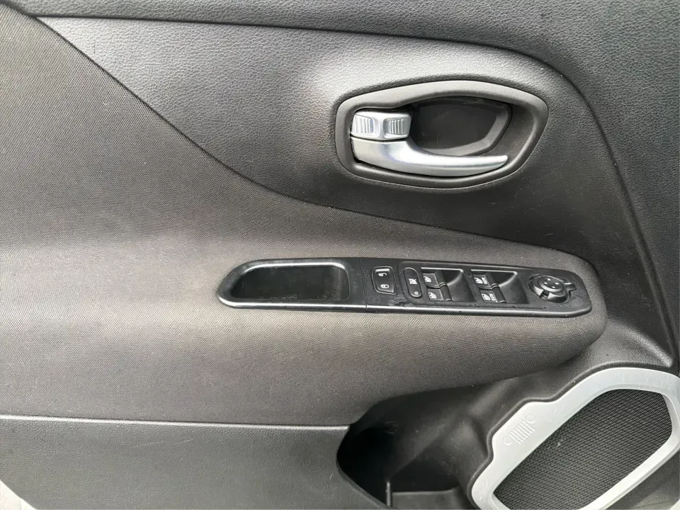 2018 Jeep Renegade Sport 4x4 (ZACCJBAB5JP) with an 2.4L L4 DOHC 16V engine, 6M transmission, located at 880 E. National Road, Vandalia, OH, 45377, (937) 908-9800, 39.891918, -84.183594 - Ready for weekend adventures at Englewood MetroPark, snowy commutes up I75, or a spontaneous road trip down U.S. Route 40? This 2018 Jeep Renegade Sport 4x4 is the kind of compact SUV that fits real life in Vandalia, OH-easy to park around town, confident when the weather turns, and versatile enough - Photo#18