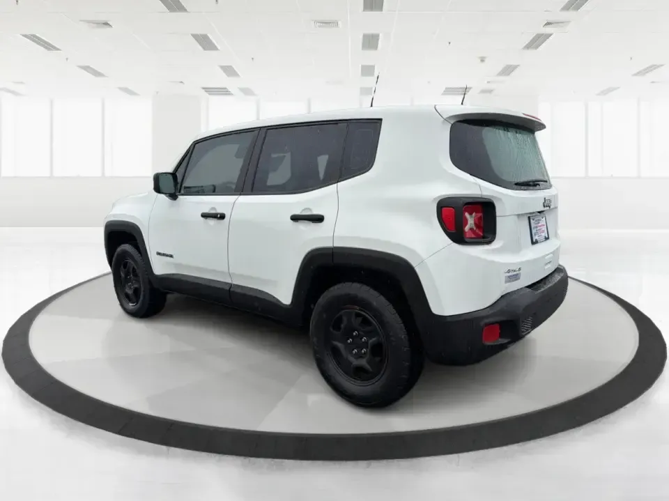 2018 Jeep Renegade Sport 4x4 (ZACCJBAB5JP) with an 2.4L L4 DOHC 16V engine, 6M transmission, located at 4508 South Dixie Dr, Moraine, OH, 45439, (937) 908-9800, 39.689976, -84.218452 - Ready for weekend adventures at Englewood MetroPark, snowy commutes up I75, or a spontaneous road trip down U.S. Route 40? This 2018 Jeep Renegade Sport 4x4 is the kind of compact SUV that fits real life in Vandalia, OH-easy to park around town, confident when the weather turns, and versatile enough - Photo#4