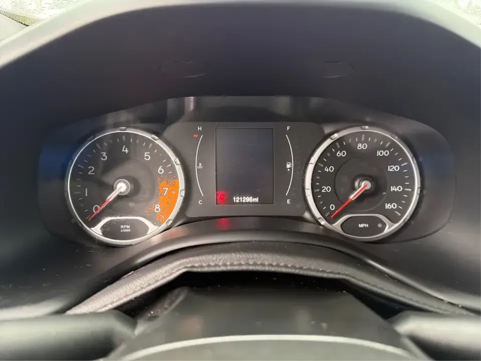 2018 Jeep Renegade Sport 4x4 (ZACCJBAB5JP) with an 2.4L L4 DOHC 16V engine, 6M transmission, located at 4508 South Dixie Dr, Moraine, OH, 45439, (937) 908-9800, 39.689976, -84.218452 - Ready for weekend adventures at Englewood MetroPark, snowy commutes up I75, or a spontaneous road trip down U.S. Route 40? This 2018 Jeep Renegade Sport 4x4 is the kind of compact SUV that fits real life in Vandalia, OH-easy to park around town, confident when the weather turns, and versatile enough - Photo#15