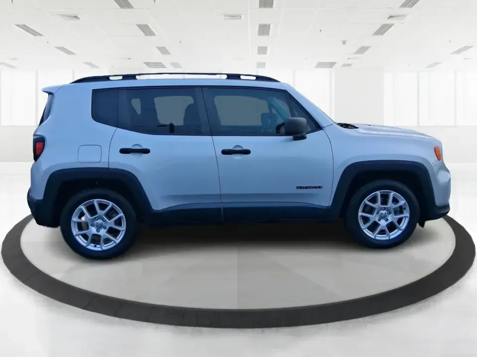 2020 Jeep Renegade Sport FWD (ZACNJAAB1LP) with an 2.4L L4 DOHC 16V engine, 9A transmission, located at 401 Woodman Dr, Riverside, OH, 45431, (937) 908-9800, 39.760899, -84.123421 - Weekend escapes to Eastwood MetroPark, a comfortable daily commute down I675, or shuttling the family between Riverside and Dayton-this 2020 Jeep Renegade Sport FWD is built for real life. With its compact-crossover size, higher driving position, and easy-to-park footprint, it fits right in whether - Photo#1
