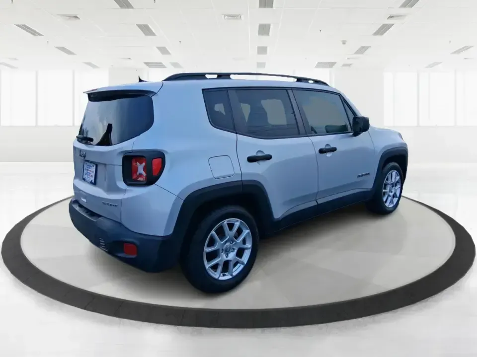 2020 Jeep Renegade Sport FWD (ZACNJAAB1LP) with an 2.4L L4 DOHC 16V engine, 9A transmission, located at 401 Woodman Dr, Riverside, OH, 45431, (937) 908-9800, 39.760899, -84.123421 - Weekend escapes to Eastwood MetroPark, a comfortable daily commute down I675, or shuttling the family between Riverside and Dayton-this 2020 Jeep Renegade Sport FWD is built for real life. With its compact-crossover size, higher driving position, and easy-to-park footprint, it fits right in whether - Photo#2
