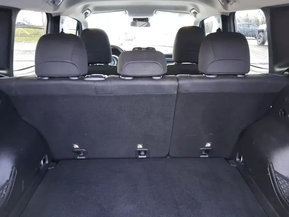 2020 Jeep Renegade Sport FWD (ZACNJAAB1LP) with an 2.4L L4 DOHC 16V engine, 9A transmission, located at 401 Woodman Dr, Riverside, OH, 45431, (937) 908-9800, 39.760899, -84.123421 - Weekend escapes to Eastwood MetroPark, a comfortable daily commute down I675, or shuttling the family between Riverside and Dayton-this 2020 Jeep Renegade Sport FWD is built for real life. With its compact-crossover size, higher driving position, and easy-to-park footprint, it fits right in whether - Photo#11