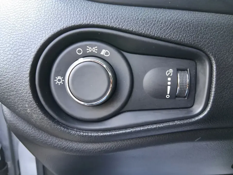 2020 Jeep Renegade Sport FWD (ZACNJAAB1LP) with an 2.4L L4 DOHC 16V engine, 9A transmission, located at 401 Woodman Dr, Riverside, OH, 45431, (937) 908-9800, 39.760899, -84.123421 - Weekend escapes to Eastwood MetroPark, a comfortable daily commute down I675, or shuttling the family between Riverside and Dayton-this 2020 Jeep Renegade Sport FWD is built for real life. With its compact-crossover size, higher driving position, and easy-to-park footprint, it fits right in whether - Photo#16