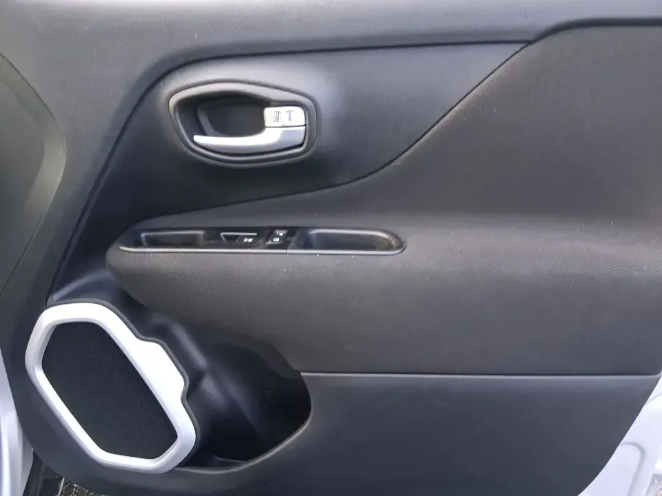 2020 Jeep Renegade Sport FWD (ZACNJAAB1LP) with an 2.4L L4 DOHC 16V engine, 9A transmission, located at 401 Woodman Dr, Riverside, OH, 45431, (937) 908-9800, 39.760899, -84.123421 - Weekend escapes to Eastwood MetroPark, a comfortable daily commute down I675, or shuttling the family between Riverside and Dayton-this 2020 Jeep Renegade Sport FWD is built for real life. With its compact-crossover size, higher driving position, and easy-to-park footprint, it fits right in whether - Photo#18