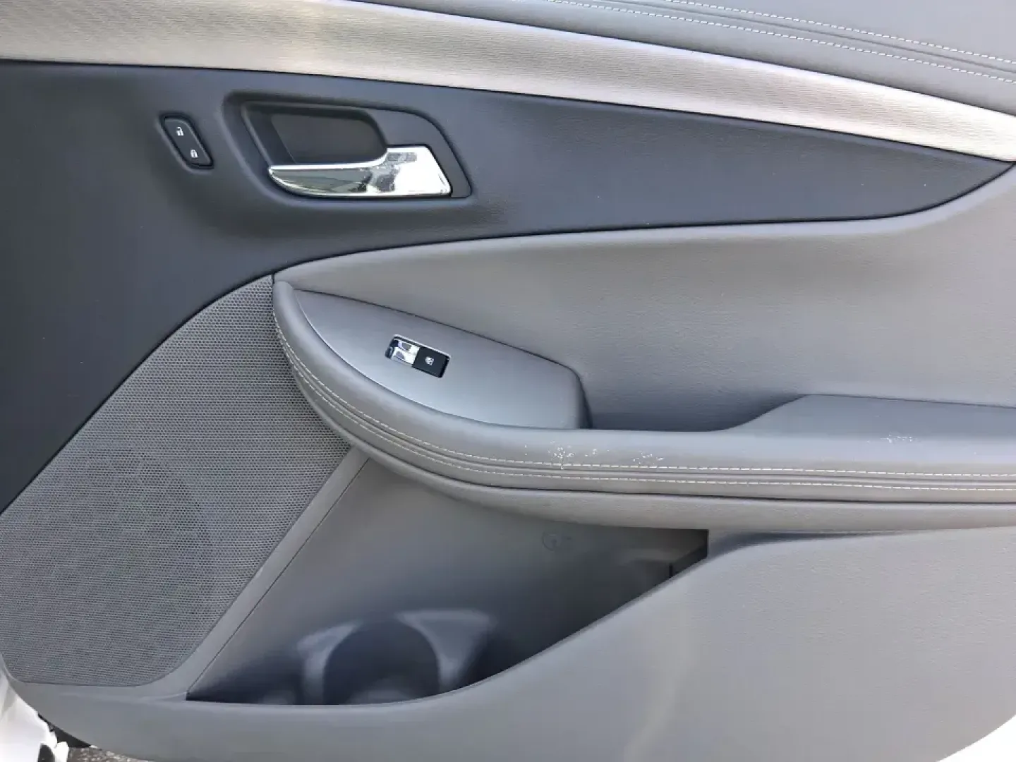 2016 Chevrolet Impala 1FL (2G11X5SA3G9) with an Ecotec 2.5L I-4 gasoline direct injection engine, 6A transmission, located at 401 Woodman Dr, Riverside, OH, 45431, (937) 908-9800, 39.760899, -84.123421 - Need a comfortable, dependable sedan for daily commutes, school drop-offs, and weekend getaways without the stress of traditional bank hoops? This 2016 Chevrolet Impala 1FL in Summit White is built for real life in the Dayton-area-smooth on I-675 and Route 35, easy to park around The Greene, and rel - Photo#19