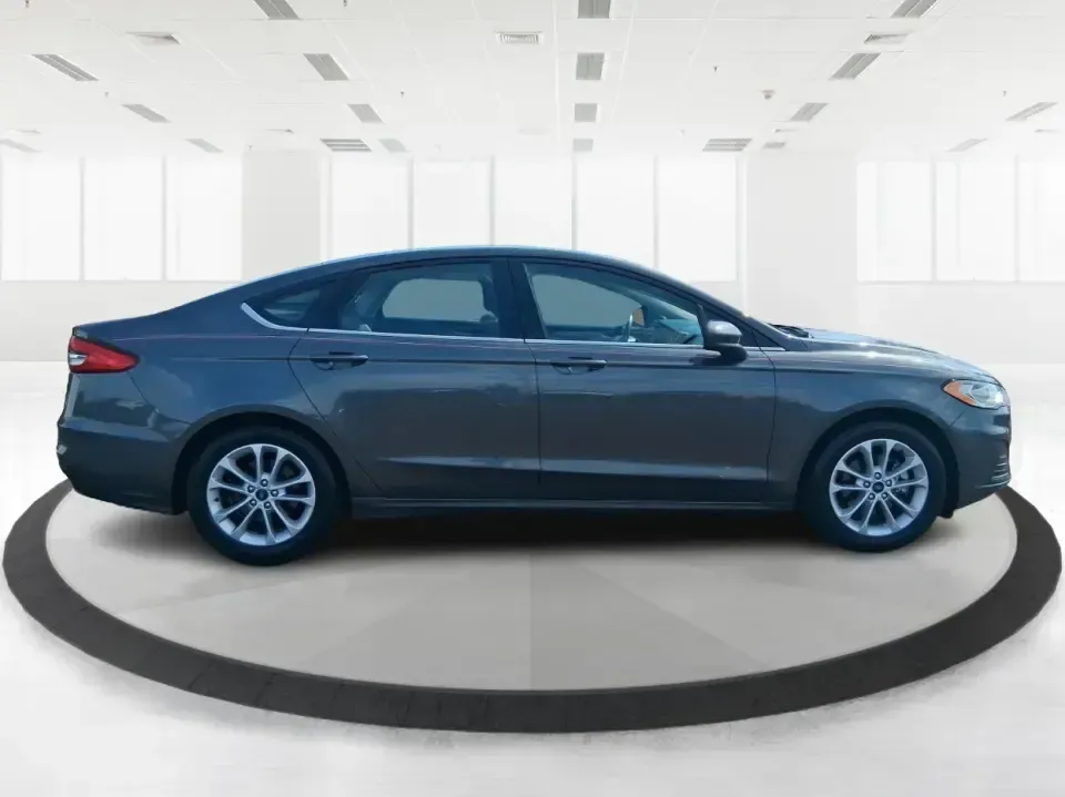 2019 Ford Fusion SE (3FA6P0H74KR) with an 2.5L L4 DOHC 16V engine, 6A transmission, located at 401 Woodman Dr, Riverside, OH, 45431, (937) 908-9800, 39.760899, -84.123421 - Need a reliable commuter sedan that can handle the daily grind from Riverside to Downtown Dayton, plus weekend runs to The Greene or a quick getaway to Carillon Historical Park? This 2019 Ford Fusion SE is built for real life-comfortable for long commutes, efficient on regular unleaded, and packed w - Photo#1