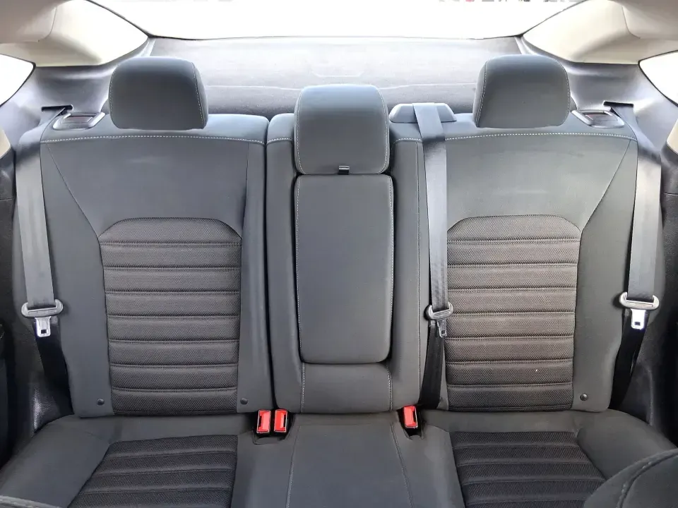 2019 Ford Fusion SE (3FA6P0H74KR) with an 2.5L L4 DOHC 16V engine, 6A transmission, located at 401 Woodman Dr, Riverside, OH, 45431, (937) 908-9800, 39.760899, -84.123421 - Need a reliable commuter sedan that can handle the daily grind from Riverside to Downtown Dayton, plus weekend runs to The Greene or a quick getaway to Carillon Historical Park? This 2019 Ford Fusion SE is built for real life-comfortable for long commutes, efficient on regular unleaded, and packed w - Photo#14