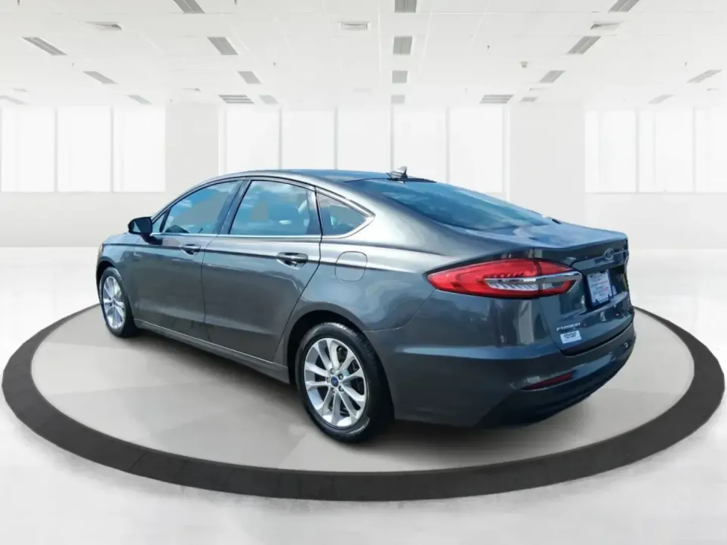 2019 Ford Fusion SE (3FA6P0H74KR) with an 2.5L L4 DOHC 16V engine, 6A transmission, located at 4508 South Dixie Dr, Moraine, OH, 45439, (937) 908-9800, 39.689976, -84.218452 - Need a reliable commuter sedan that can handle the daily grind from Riverside to Downtown Dayton, plus weekend runs to The Greene or a quick getaway to Carillon Historical Park? This 2019 Ford Fusion SE is built for real life-comfortable for long commutes, efficient on regular unleaded, and packed w - Photo#4