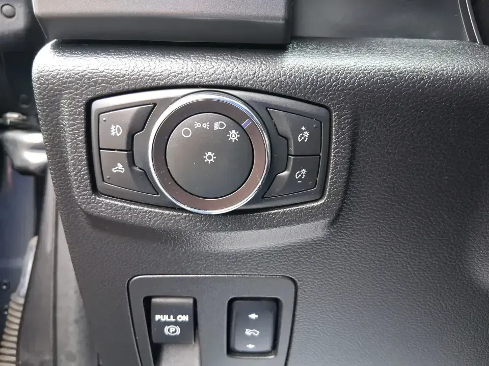 2018 Ford F-150 XLT SuperCrew 5.5-ft. Bed 4WD (1FTEW1EG0JF) with an 3.5L V6 TURBO engine, 6A transmission, located at 1230 East Main St, Xenia, OH, 45385, (937) 908-9800, 39.688026, -83.910172 - Whether your weekends revolve around towing a camper to John Bryan State Park, hauling home-improvement supplies down US-35, or packing the crew for a road trip through the Miami Valley, this **2018 Ford F-150 XLT SuperCrew 4WD** is built for real life in and around **Xenia, Ohio**. With seating for - Photo#16