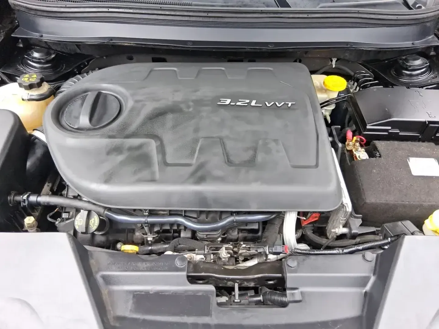 2014 Jeep Cherokee Limited (1C4PJLDS1EW) with an 3.2L V6 DOHC 24V engine, 9-Speed Automatic transmission, located at 880 E. National Road, Vandalia, OH, 45377, (937) 908-9800, 39.891918, -84.183594 - Pack up the family, point the hood toward a weekend getaway, and enjoy the kind of confident comfort that makes everyday driving feel like a mini road trip. This 2014 Jeep Cherokee Limited is an ideal fit for commuters who want a quieter, more refined ride during the workweek-and for adventure-minde - Photo#11