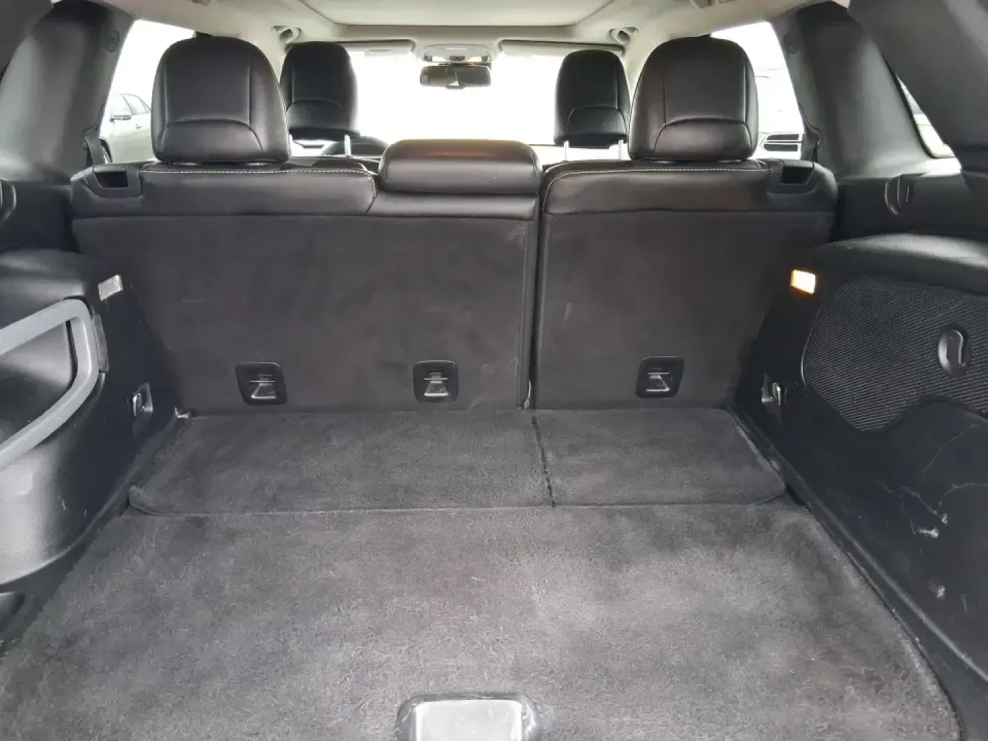 2014 Jeep Cherokee Limited (1C4PJLDS1EW) with an 3.2L V6 DOHC 24V engine, 9-Speed Automatic transmission, located at 880 E. National Road, Vandalia, OH, 45377, (937) 908-9800, 39.891918, -84.183594 - Pack up the family, point the hood toward a weekend getaway, and enjoy the kind of confident comfort that makes everyday driving feel like a mini road trip. This 2014 Jeep Cherokee Limited is an ideal fit for commuters who want a quieter, more refined ride during the workweek-and for adventure-minde - Photo#12