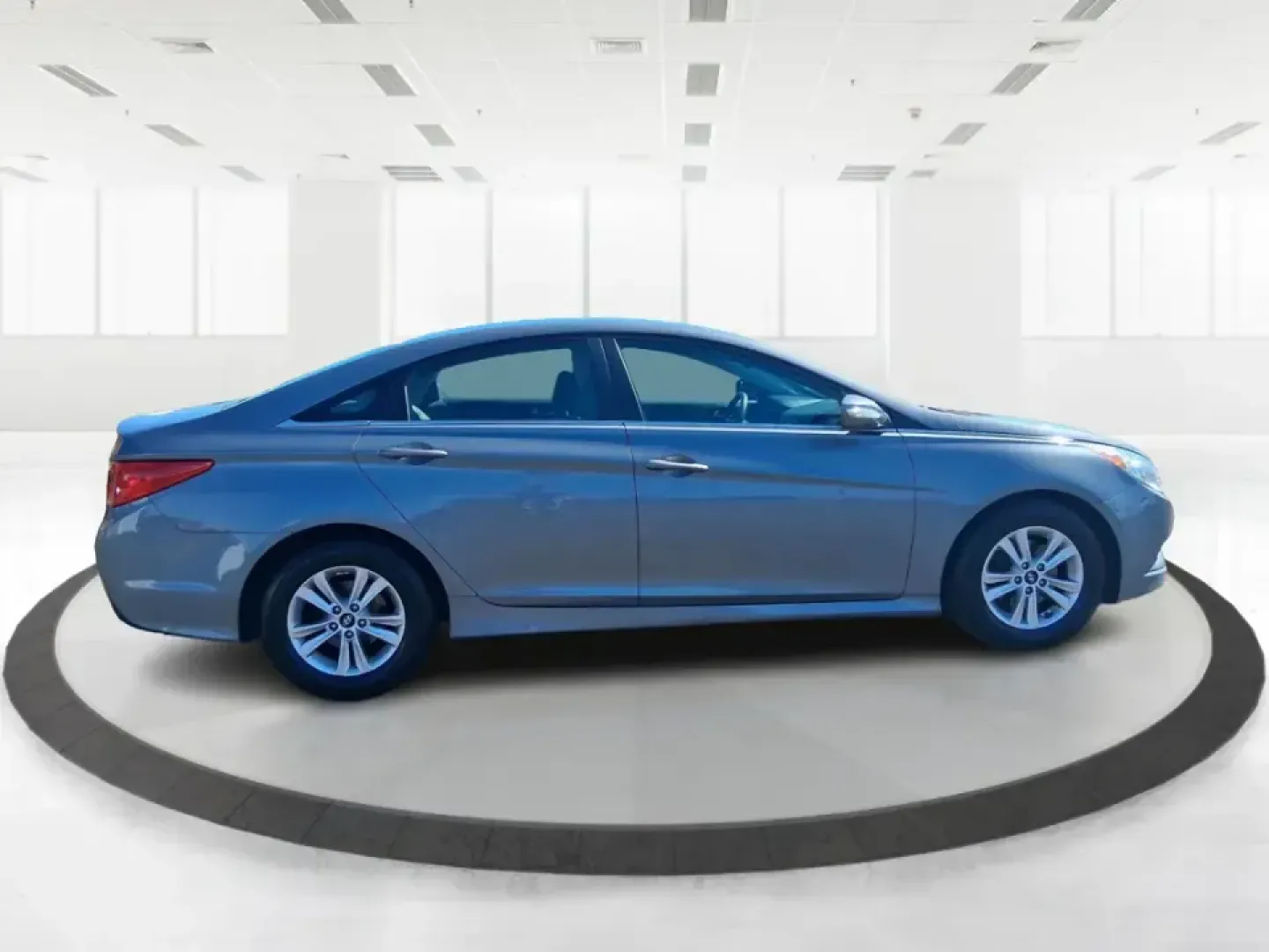 2014 Hyundai Sonata GLS (5NPEB4AC3EH) with an 2.4L I-4 gasoline direct injection engine, 6-Speed Automatic transmission, located at 1951 S Dayton Lakeview Rd., New Carlisle, OH, 45344, (937) 908-9800, 39.890999, -84.050255 - Need a dependable sedan for the daily drive to Wright-Patterson AFB, a comfortable commuter for I675 and Route 35, or an easygoing road-trip partner for weekends at Carillon Historical Park or the National Museum of the U.S. Air Force? This 2014 Hyundai Sonata GLS is built for real life in the Miami - Photo#1