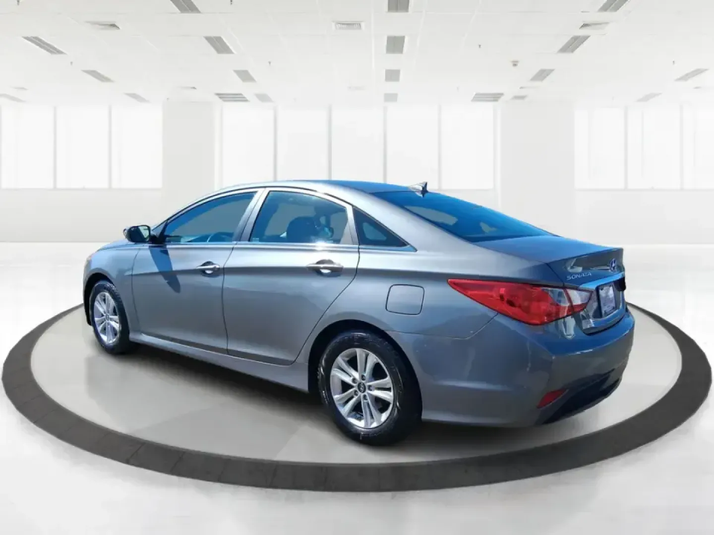 2014 Hyundai Sonata GLS (5NPEB4AC3EH) with an 2.4L I-4 gasoline direct injection engine, 6-Speed Automatic transmission, located at 1951 S Dayton Lakeview Rd., New Carlisle, OH, 45344, (937) 908-9800, 39.890999, -84.050255 - Need a dependable sedan for the daily drive to Wright-Patterson AFB, a comfortable commuter for I675 and Route 35, or an easygoing road-trip partner for weekends at Carillon Historical Park or the National Museum of the U.S. Air Force? This 2014 Hyundai Sonata GLS is built for real life in the Miami - Photo#4