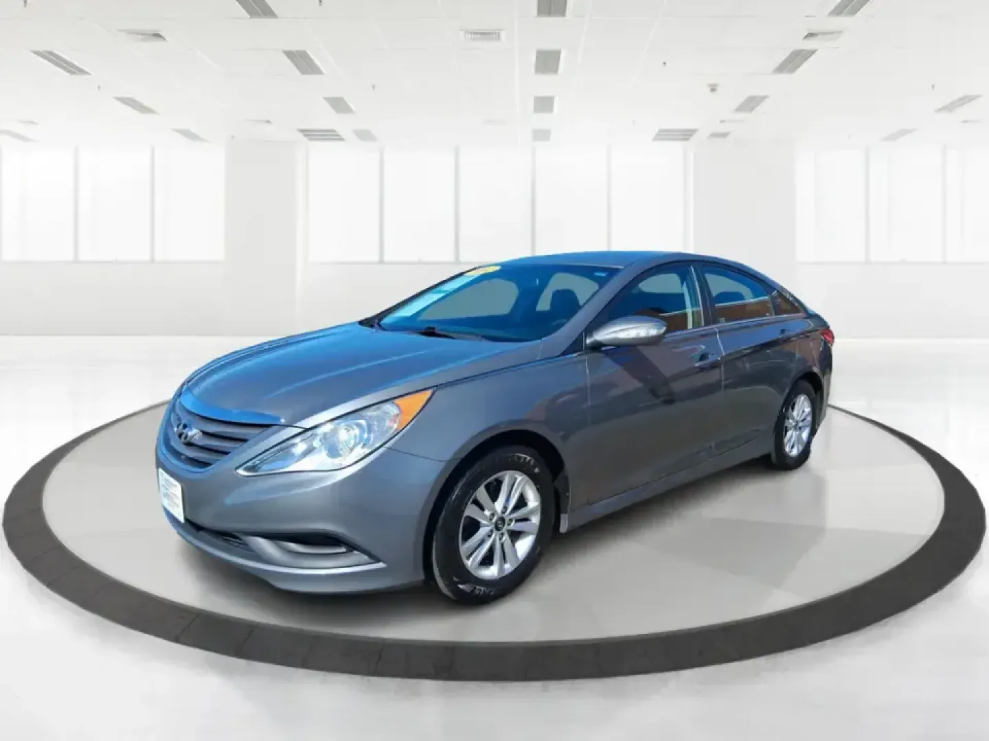 2014 Hyundai Sonata GLS (5NPEB4AC3EH) with an 2.4L I-4 gasoline direct injection engine, 6-Speed Automatic transmission, located at 1951 S Dayton Lakeview Rd., New Carlisle, OH, 45344, (937) 908-9800, 39.890999, -84.050255 - Need a dependable sedan for the daily drive to Wright-Patterson AFB, a comfortable commuter for I675 and Route 35, or an easygoing road-trip partner for weekends at Carillon Historical Park or the National Museum of the U.S. Air Force? This 2014 Hyundai Sonata GLS is built for real life in the Miami - Photo#8