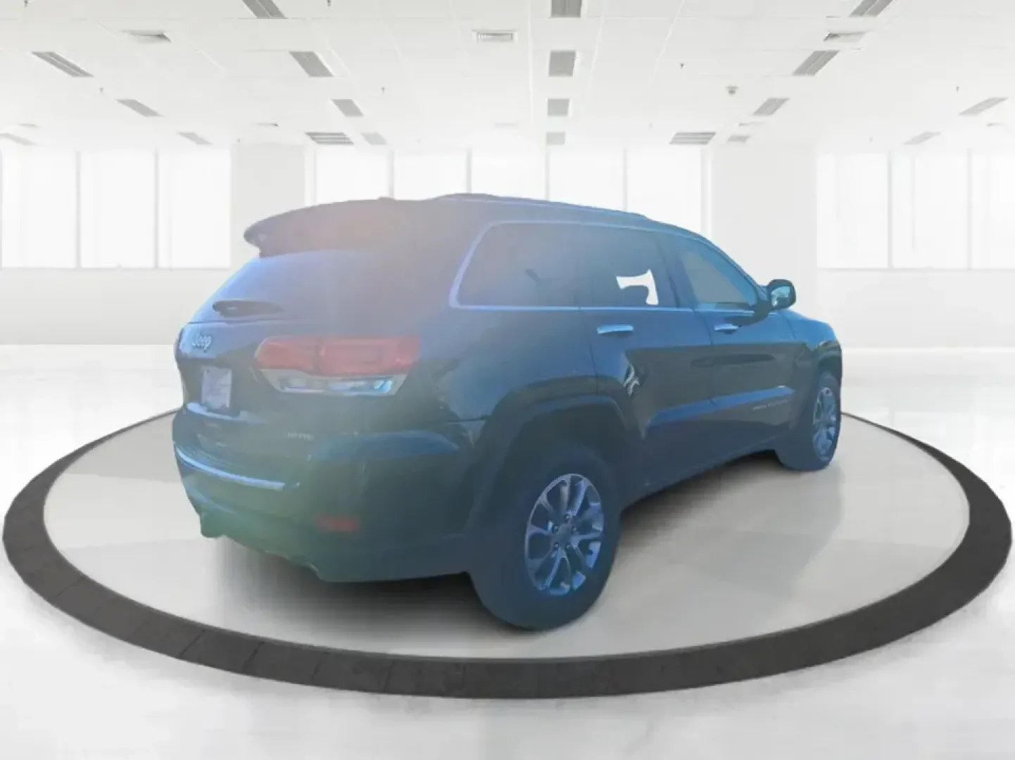 2015 Jeep Grand Cherokee Limited (1C4RJFBG5FC) with an 3.6L V6 DOHC 24V engine, 8-Speed Automatic transmission, located at 401 Woodman Dr, Riverside, OH, 45431, (937) 908-9800, 39.760899, -84.123421 - Picture your next weekend: you're loading up the family for a day at Carriage Hill MetroPark, cruising I675 with the heated steering wheel on, and still having the confidence to take the long way home when the weather turns. This 2015 Jeep Grand Cherokee Limited is built for real life in Riverside, - Photo#2