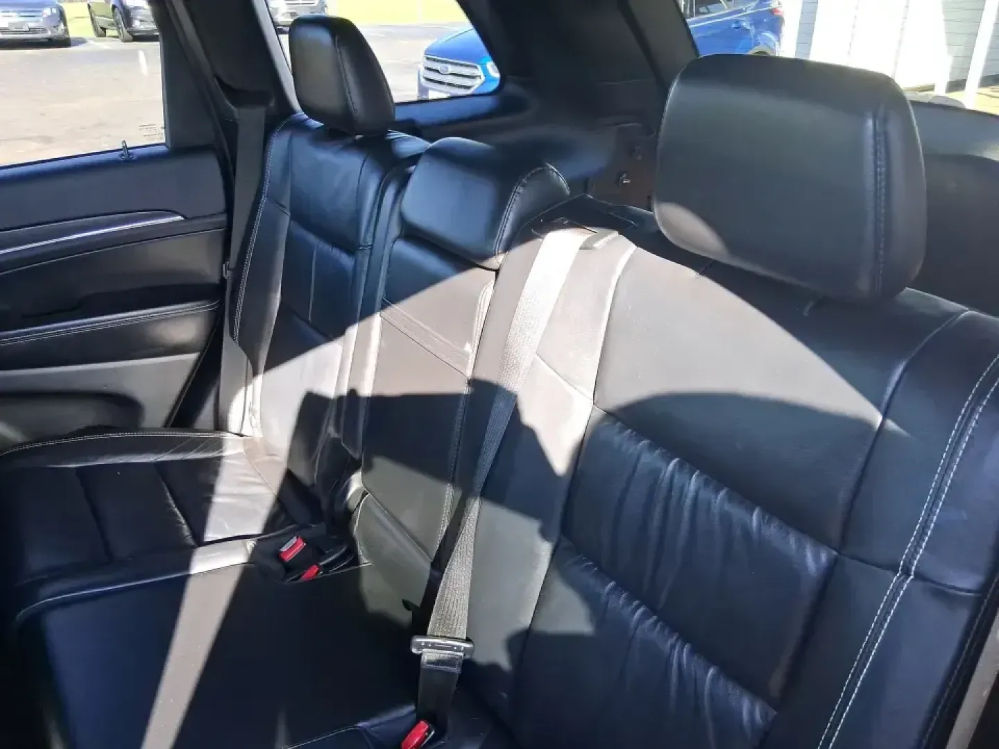 2015 Jeep Grand Cherokee Limited (1C4RJFBG5FC) with an 3.6L V6 DOHC 24V engine, 8-Speed Automatic transmission, located at 401 Woodman Dr, Riverside, OH, 45431, (937) 908-9800, 39.760899, -84.123421 - Picture your next weekend: you're loading up the family for a day at Carriage Hill MetroPark, cruising I675 with the heated steering wheel on, and still having the confidence to take the long way home when the weather turns. This 2015 Jeep Grand Cherokee Limited is built for real life in Riverside, - Photo#10