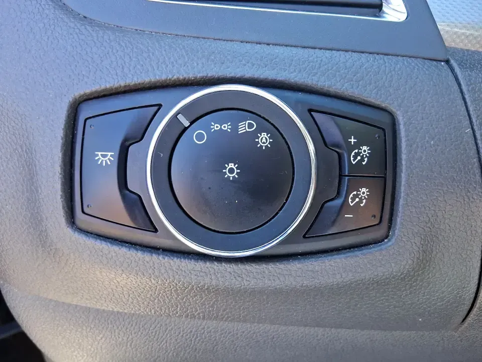 2014 Ford Edge SEL (2FMDK4JC8EB) with an 3.5L V-6 DOHC engine, 6-Speed Automatic transmission, located at 1184 Kauffman Ave, Fairborn, OH, 45324, (937) 908-9800, 39.807072, -84.030914 - Pack up the kids, load the groceries, or point the nose toward a weekend getaway-this 2014 Ford Edge SEL is the kind of SUV that fits real life in Fairborn. With confident all-weather capability and a comfortable, feature-rich cabin, it's ideal for commuters running I-675, families shuttling between - Photo#16