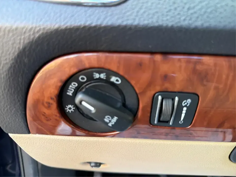 2013 Dodge Durango Citadel (1C4SDJET6DC) with an 5.7L V8 OHV 16V engine, 5-Speed Automatic transmission, located at 1951 S Dayton Lakeview Rd., New Carlisle, OH, 45344, (937) 908-9800, 39.890999, -84.050255 - Need one SUV that can handle school drop-offs, I-75 commutes, and a loaded-up weekend trip to Indian Lake or a tailgate in Dayton-without giving up comfort or capability? This 2013 Dodge Durango Citadel in True Blue Pearlcoat is built for real-life Ohio driving, with confident 4WD/AWD traction, V8 p - Photo#17