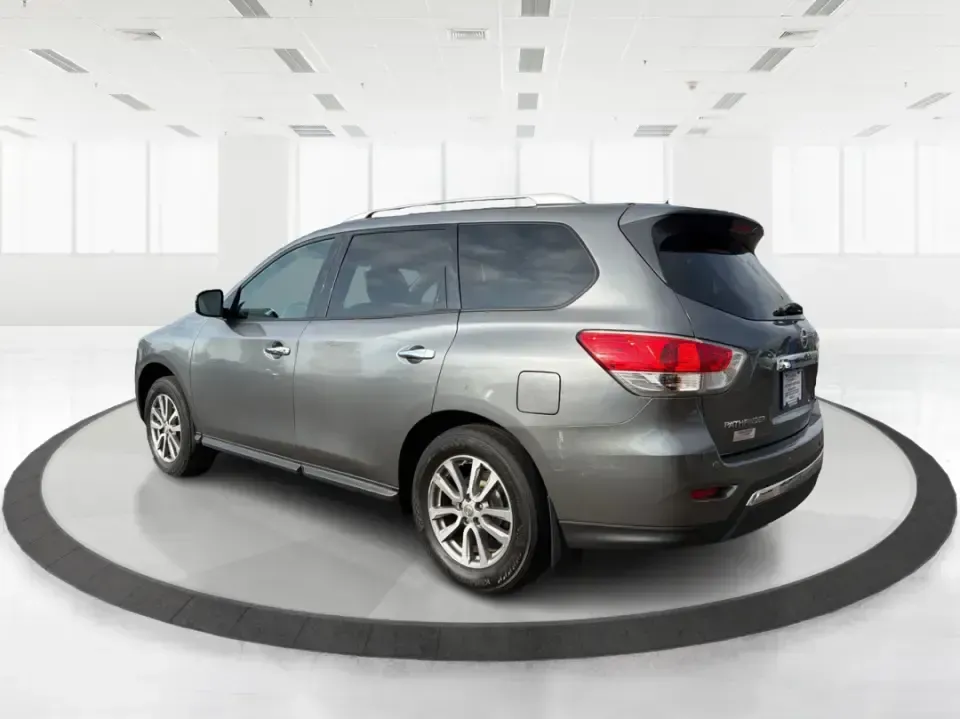 2015 Nissan Pathfinder SV (5N1AR2MN5FC) with an 3.5L V-6 DOHC engine, Continuously Variable Transmission transmission, located at 880 E. National Road, Vandalia, OH, 45377, (937) 908-9800, 39.891918, -84.183594 - Pack the family, load up the gear, and head out for a weekend at Englewood MetroPark or an easy road trip down I70-this 2015 Nissan Pathfinder SV is built for real-life Ohio driving, from school drop-offs to errands along E. National Road. With three-row flexibility and SUV practicality, it's a smar - Photo#4