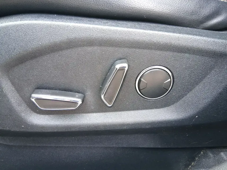 2016 Ford Edge SEL (2FMPK4J88GB) with an 3.5L V6 DOHC 24V engine, 6A transmission, located at 1230 East Main St, Xenia, OH, 45385, (937) 908-9800, 39.688026, -83.910172 - Need one SUV that can handle school drop-offs, long commutes to Dayton, and spontaneous weekend getaways without feeling like a chore? This **2016 Ford Edge SEL** is built for real-life driving in and around **Xenia, Ohio**-with the comfort your family wants, the confidence you need in changing weat - Photo#18