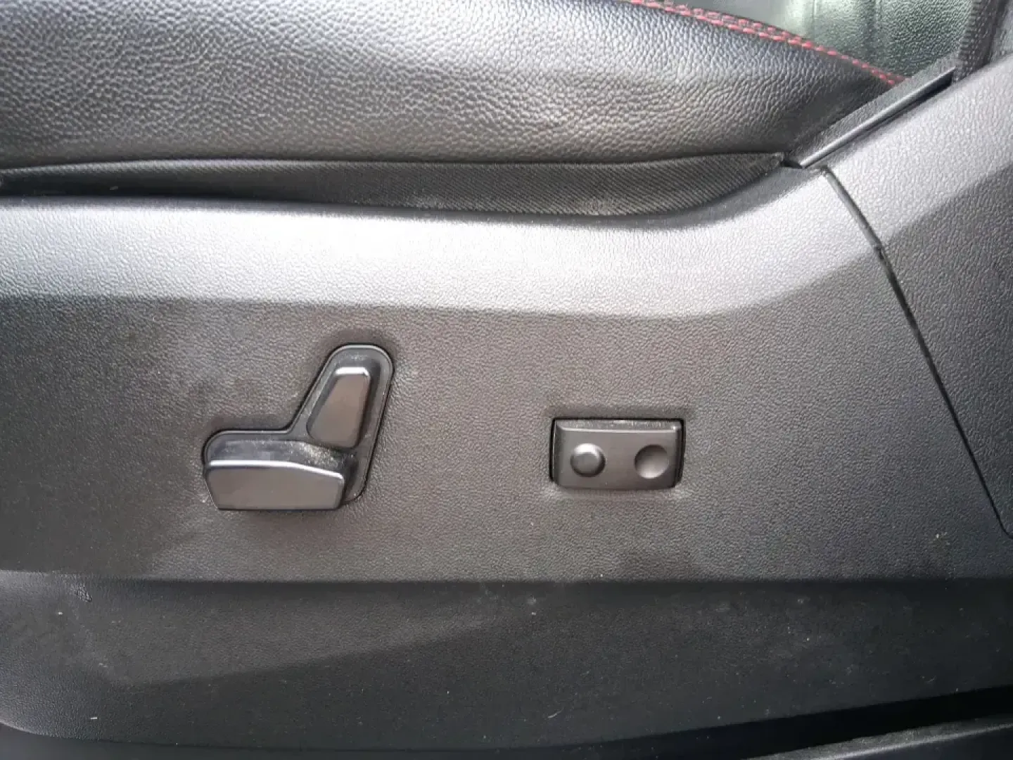 2015 Dodge Grand Caravan R/T (2C4RDGEG8FR) with an 3.6L V-6 DOHC engine, 6-Speed Automatic transmission, located at 8750 N County Rd 25A, Piqua, OH, 45356, (937) 908-9800, 40.164391, -84.232513 - Load up the kids, the cooler, and the weekend plans-this 2015 Dodge Grand Caravan R/T is built for real life in West Central Ohio, whether you're running the school drop-off line, commuting up I75, or heading out for a road-trip to Indian Lake. With family-friendly space, smart comfort features, and - Photo#18