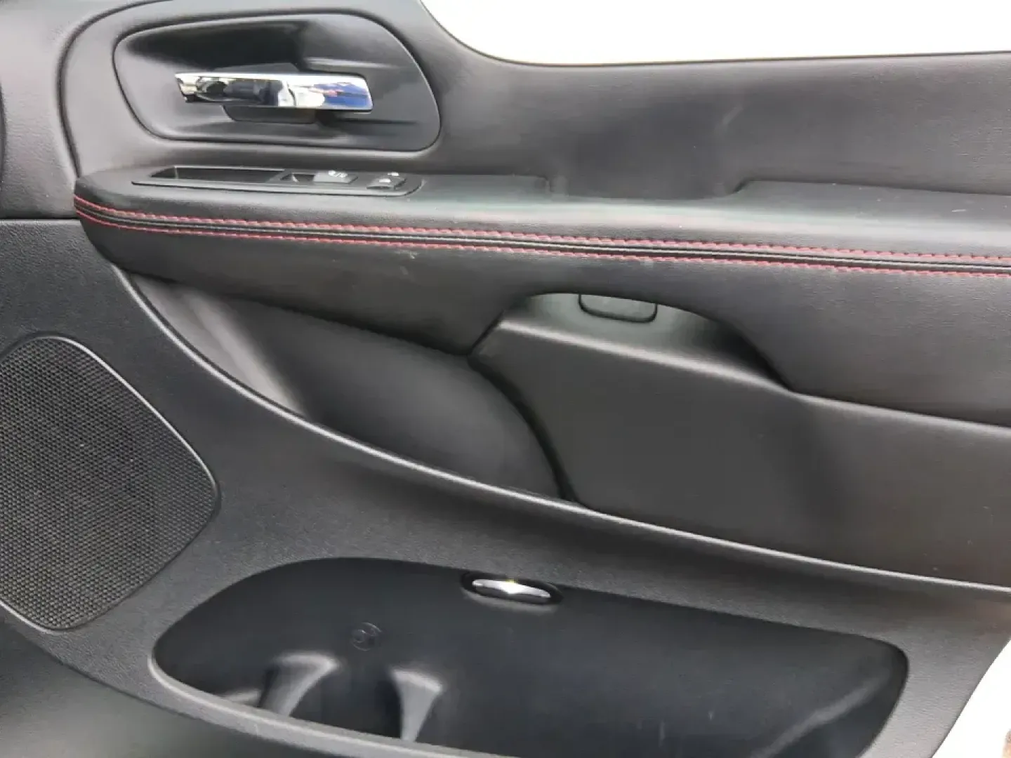 2015 Dodge Grand Caravan R/T (2C4RDGEG8FR) with an 3.6L V-6 DOHC engine, 6-Speed Automatic transmission, located at 8750 N County Rd 25A, Piqua, OH, 45356, (937) 908-9800, 40.164391, -84.232513 - Load up the kids, the cooler, and the weekend plans-this 2015 Dodge Grand Caravan R/T is built for real life in West Central Ohio, whether you're running the school drop-off line, commuting up I75, or heading out for a road-trip to Indian Lake. With family-friendly space, smart comfort features, and - Photo#20