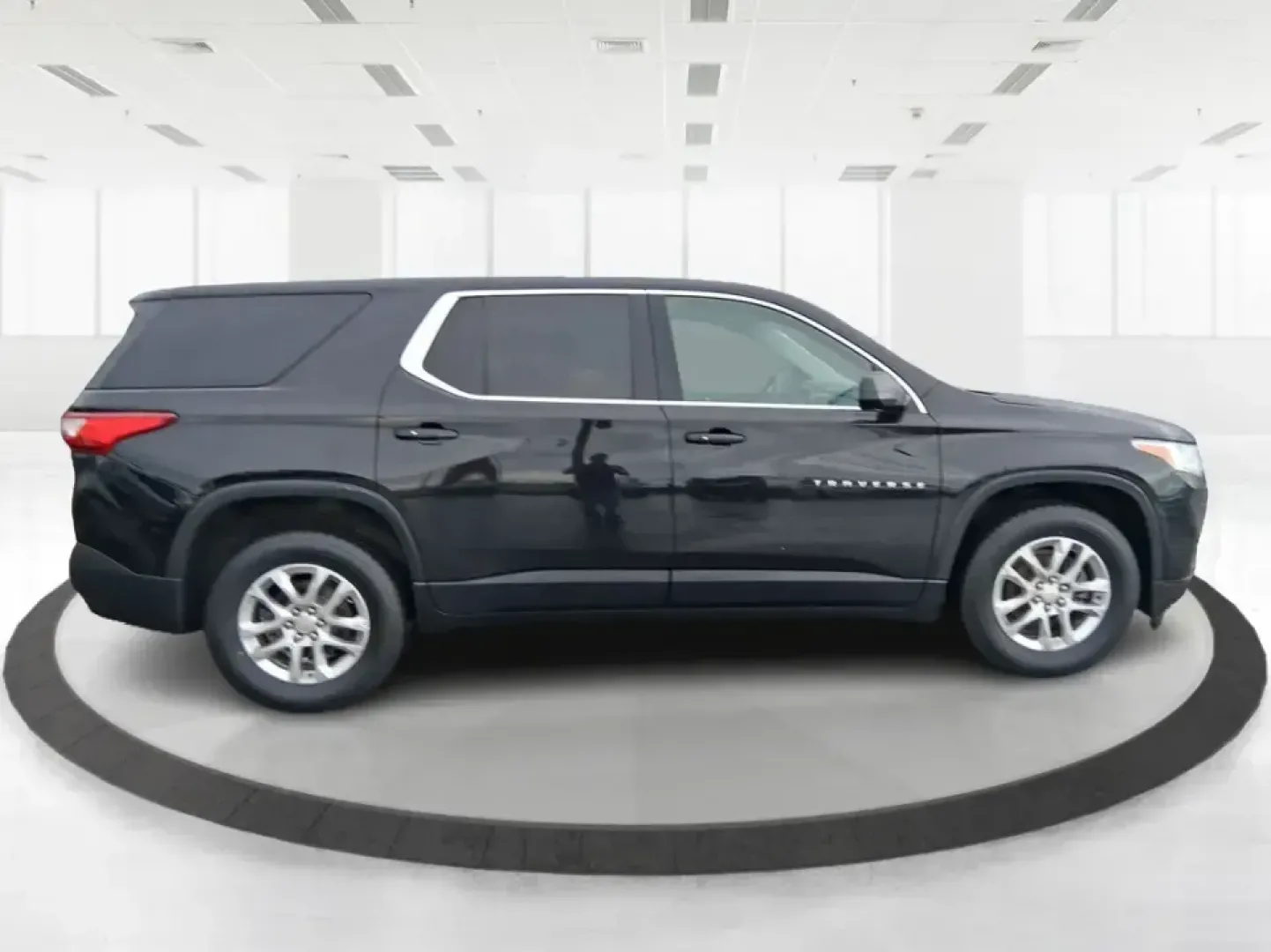 2018 Chevrolet Traverse LS (1GNERFKW3JJ) with an 3.6L V-6 gasoline direct injection engine, 9A transmission, located at 1184 Kauffman Ave, Fairborn, OH, 45324, (937) 908-9800, 39.807072, -84.030914 - Ready for the real world-school drop-offs, long commutes to Wright-Patterson AFB, and weekend road trips out toward Yellow Springs-this 2018 Chevrolet Traverse LS is the kind of three-row SUV that makes busy life easier. With confident space for people and gear, a smooth ride for I675/I70 driving, a - Photo#1