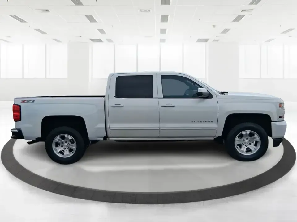 2017 Chevrolet Silverado 1500 2LT (3GCUKREH9HG) with an 4.3L V6 OHV 12V engine, 6A transmission, located at 401 Woodman Dr, Riverside, OH, 45431, (937) 908-9800, 39.760899, -84.123421 - Need a truck that can handle weekday work runs, weekend projects, and spontaneous road trips out toward Caesar Creek or up I75 without feeling like a compromise? This 2017 Chevrolet Silverado 1500 2LT Crew Cab 4WD is built for real life in the Miami Valley-roomy enough for friends or family, strong - Photo#1