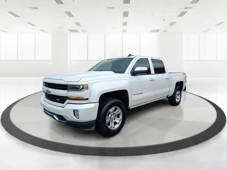 2017 Chevrolet Silverado 1500 2LT (3GCUKREH9HG) with an 4.3L V6 OHV 12V engine, 6A transmission, located at 8750 N County Rd 25A, Piqua, OH, 45356, (937) 908-9800, 40.164391, -84.232513 - Need a truck that can handle weekday work runs, weekend projects, and spontaneous road trips out toward Caesar Creek or up I75 without feeling like a compromise? This 2017 Chevrolet Silverado 1500 2LT Crew Cab 4WD is built for real life in the Miami Valley-roomy enough for friends or family, strong - Photo#8