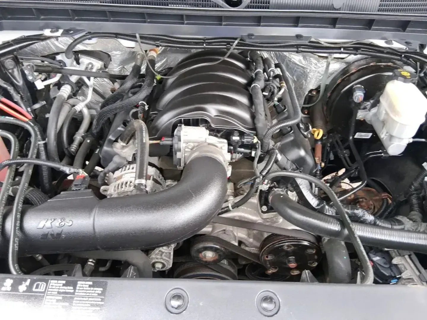 2017 Chevrolet Silverado 1500 2LT (3GCUKREH9HG) with an 4.3L V6 OHV 12V engine, 6A transmission, located at 8750 N County Rd 25A, Piqua, OH, 45356, (937) 908-9800, 40.164391, -84.232513 - Need a truck that can handle weekday work runs, weekend projects, and spontaneous road trips out toward Caesar Creek or up I75 without feeling like a compromise? This 2017 Chevrolet Silverado 1500 2LT Crew Cab 4WD is built for real life in the Miami Valley-roomy enough for friends or family, strong - Photo#11