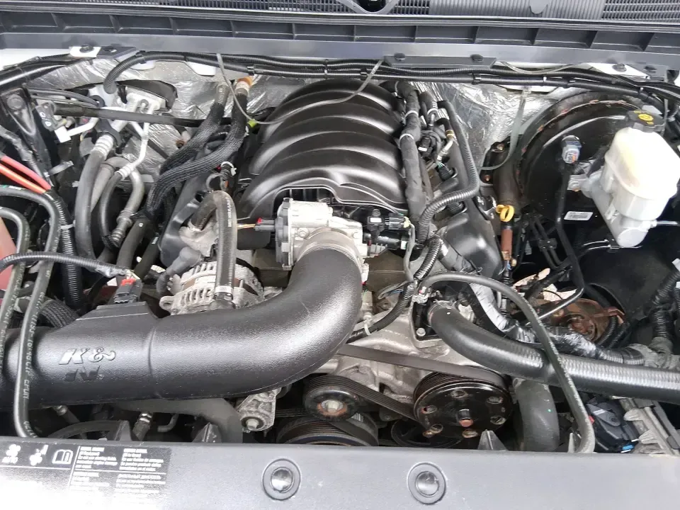 2017 Chevrolet Silverado 1500 2LT (3GCUKREH9HG) with an 4.3L V6 OHV 12V engine, 6A transmission, located at 8750 N County Rd 25A, Piqua, OH, 45356, (937) 908-9800, 40.164391, -84.232513 - Need a truck that can handle weekday work runs, weekend projects, and spontaneous road trips out toward Caesar Creek or up I75 without feeling like a compromise? This 2017 Chevrolet Silverado 1500 2LT Crew Cab 4WD is built for real life in the Miami Valley-roomy enough for friends or family, strong - Photo#11