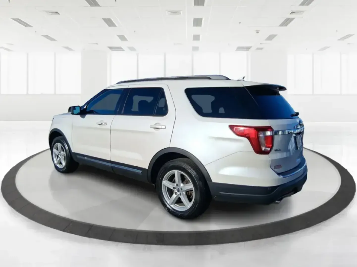 2018 Ford Explorer XLT (1FM5K7D80JG) with an EcoBoost 2.3L I-4 gasoline direct injection engine, 6A transmission, located at 1099 N County Rd 25A , Troy, OH, 45373, (937) 908-9800, 40.057079, -84.212883 - Pack up the kids, cue up your favorite playlist, and point the hood toward a weekend getaway-this 2018 Ford Explorer XLT is the kind of SUV that fits real life in Troy, Ohio. Whether you're shuttling to practice, commuting up I75, or planning a day trip to Charleston Falls Preserve, the Explorer's r - Photo#4