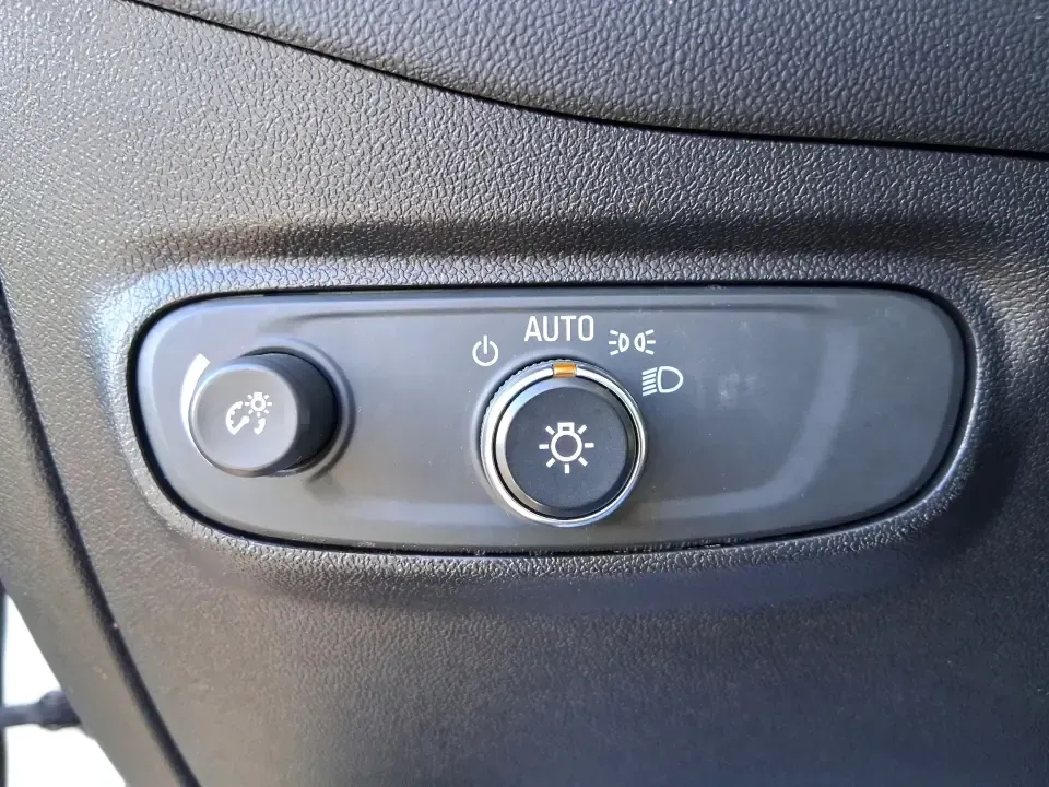 2018 Chevrolet Equinox LS (3GNAXHEV0JS) with an 1.5L I-4 gasoline direct injection engine, 6A transmission, located at 1951 S Dayton Lakeview Rd., New Carlisle, OH, 45344, (937) 908-9800, 39.890999, -84.050255 - Picture your next Ohio weekend: groceries and sports gear loaded up, the kids comfortable in back, and you're cruising from New Carlisle to Dayton or Springfield with a small SUV that's easy to park, confident on I70, and efficient enough for daily commuting. This 2018 Chevrolet Equinox LS is built - Photo#17