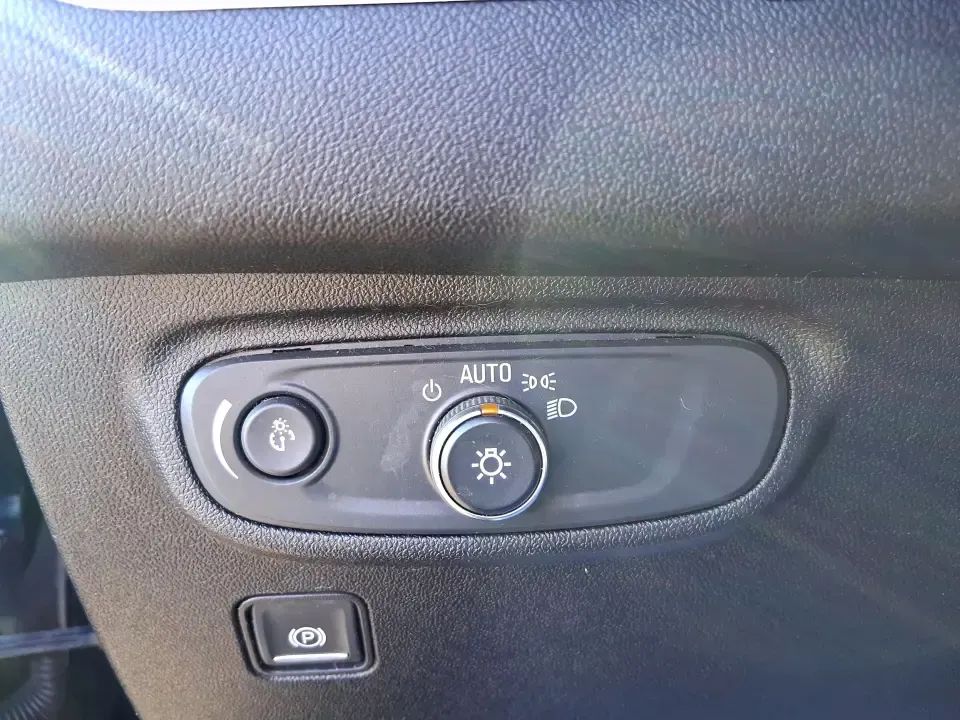 2018 GMC Terrain SLE (3GKALMEV3JL) with an 1.4L L4 DOHC 16V TURBO engine, 6A transmission, located at 1230 East Main St, Xenia, OH, 45385, (937) 908-9800, 39.688026, -83.910172 - Need a smart, comfortable SUV for the daily commute from Xenia to Beavercreek or Dayton, school drop-offs near Shawnee Park, and weekend runs out toward Caesar Creek State Park? This 2018 GMC Terrain SLE is built for real life-easy to park, roomy enough for five, and efficient for everyday driving-w - Photo#17