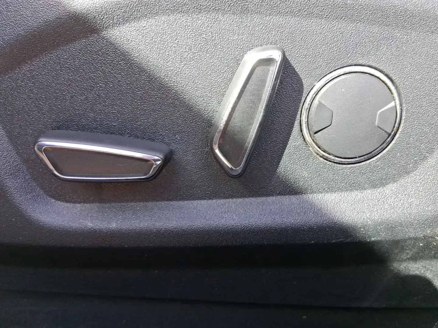 2017 Ford Edge SEL (2FMPK3J92HB) with an 2.0L L4 DOHC 16V engine, 6A transmission, located at 1099 N County Rd 25A , Troy, OH, 45373, (937) 908-9800, 40.057079, -84.212883 - Load up the family, point the hood toward I75, and make every errand or weekend getaway feel easier in this 2017 Ford Edge SEL-an SUV that's sized just right for school drop-offs, long commutes to Dayton, and quick escapes to places like Charleston Falls Preserve or a Saturday stroll around the Troy - Photo#17