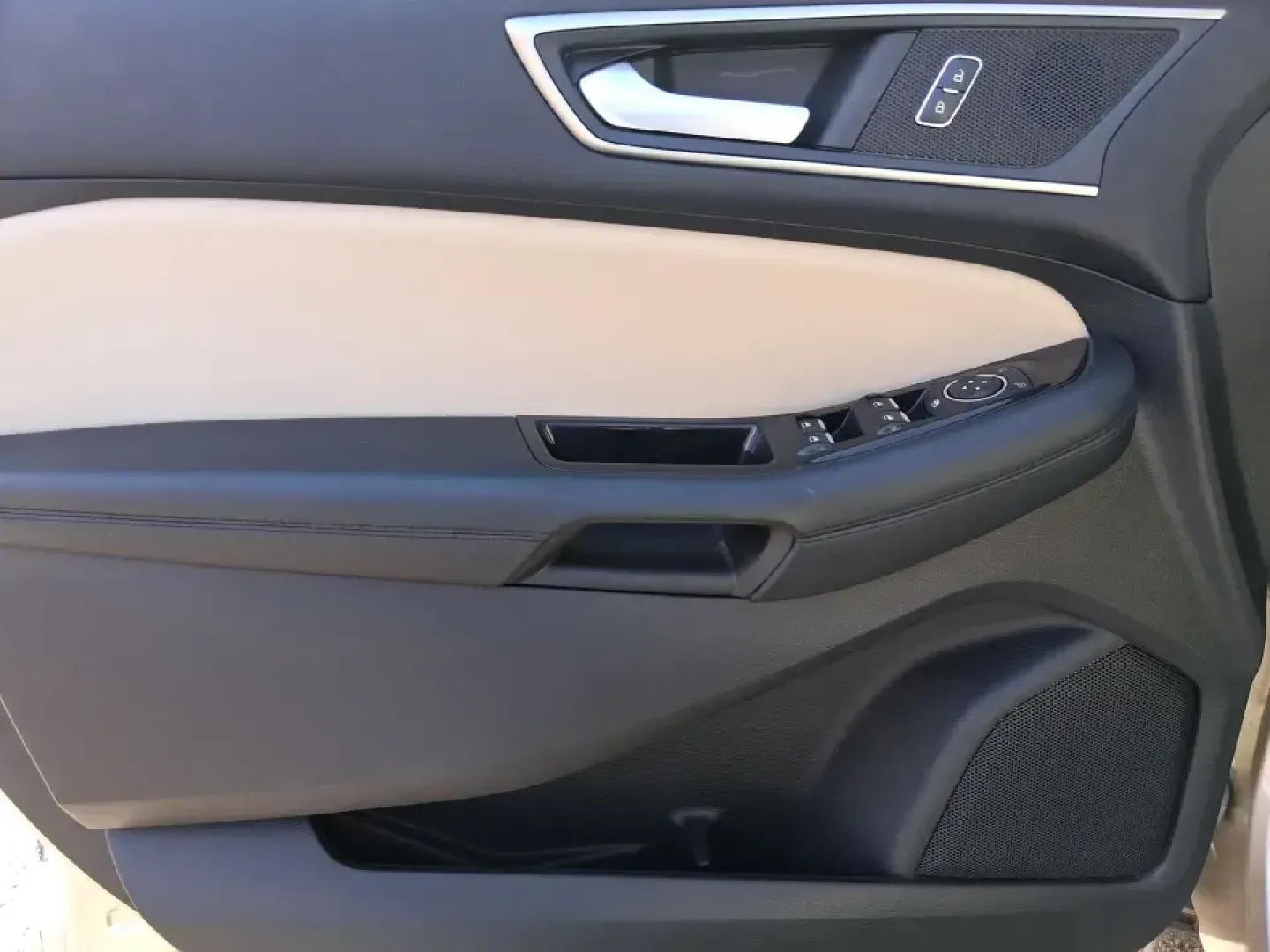 2017 Ford Edge SEL (2FMPK3J92HB) with an 2.0L L4 DOHC 16V engine, 6A transmission, located at 1099 N County Rd 25A , Troy, OH, 45373, (937) 908-9800, 40.057079, -84.212883 - Load up the family, point the hood toward I75, and make every errand or weekend getaway feel easier in this 2017 Ford Edge SEL-an SUV that's sized just right for school drop-offs, long commutes to Dayton, and quick escapes to places like Charleston Falls Preserve or a Saturday stroll around the Troy - Photo#18