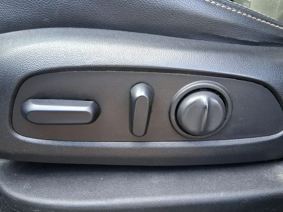 2019 GMC Terrain SLT (3GKALVEV0KL) with an 1.4L L4 DOHC 16V TURBO engine, 6A transmission, located at 1230 East Main St, Xenia, OH, 45385, (937) 908-9800, 39.688026, -83.910172 - Picture your next week: smooth morning commutes down US-35, a quick run to The Greene for errands, then a Saturday escape to John Bryan State Park with the family and gear in tow. This 2019 GMC Terrain SLT is built for that real-life rhythm-comfortable, confident in changing Ohio weather, and sized - Photo#17