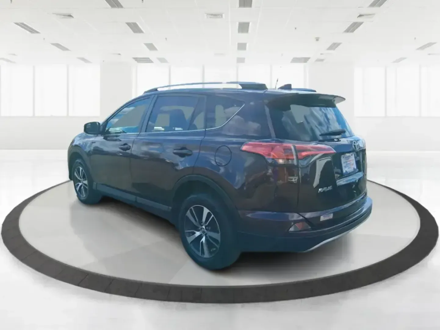 2016 Toyota RAV4 XLE (2T3RFREV9GW) with an 2.5L I-4 DOHC engine, 6A transmission, located at 401 Woodman Dr, Riverside, OH, 45431, (937) 908-9800, 39.760899, -84.123421 - Weekend road trips to Eastwood MetroPark, snowy commutes up I675, and everyday school-and-grocery runs around Riverside all get easier when you're driving an SUV that's ready for real life. This 2016 Toyota RAV4 XLE in eye-catching Barcelona Red Metallic blends Toyota reliability with the versatilit - Photo#4
