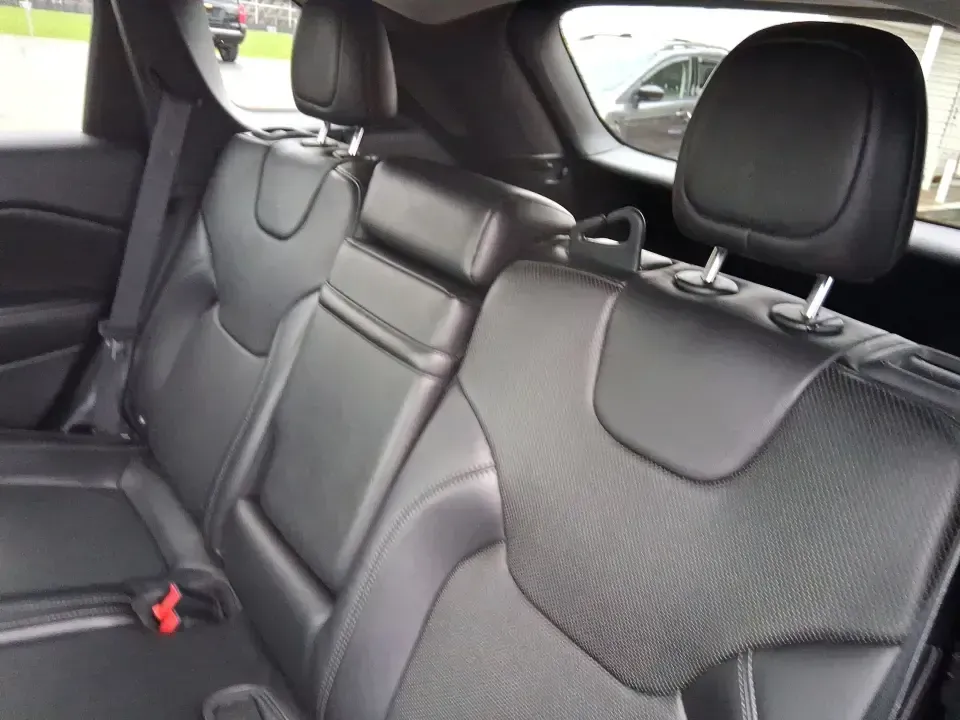 2019 Jeep Cherokee Limited 4x4 (1C4PJMDX5KD) with an 3.2L V6 DOHC 24V engine, 9A transmission, located at 8750 N County Rd 25A, Piqua, OH, 45356, (937) 908-9800, 40.164391, -84.232513 - Load up the family, point the hood toward the next weekend getaway, and let the road decide the plan-this 2019 Jeep Cherokee Limited 4x4 is built for real-life Ohio driving, from rainy school runs to spontaneous trips up I75. With confident 4x4 capability, a smooth 9-speed automatic, and a strong 3. - Photo#10