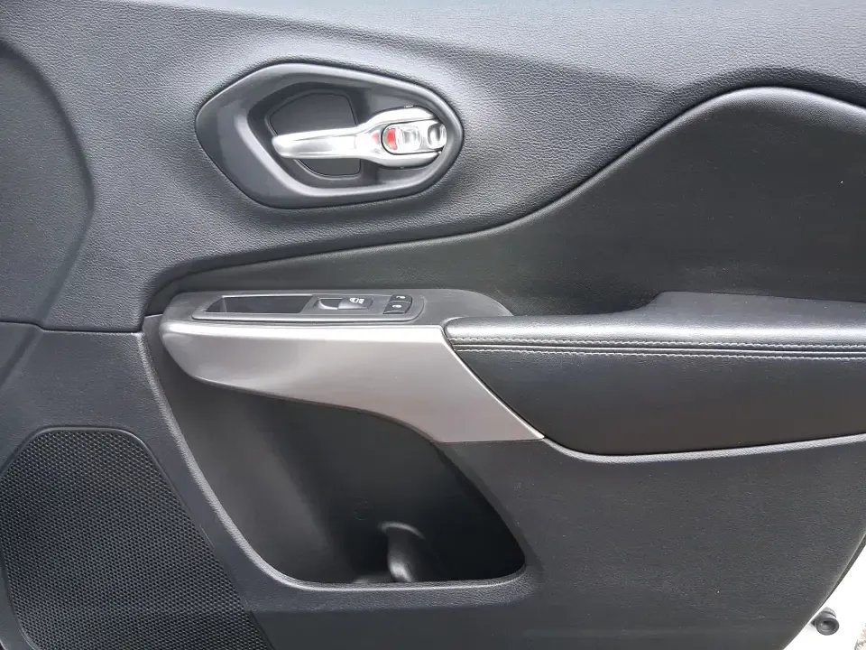 2019 Jeep Cherokee Limited 4x4 (1C4PJMDX5KD) with an 3.2L V6 DOHC 24V engine, 9A transmission, located at 8750 N County Rd 25A, Piqua, OH, 45356, (937) 908-9800, 40.164391, -84.232513 - Load up the family, point the hood toward the next weekend getaway, and let the road decide the plan-this 2019 Jeep Cherokee Limited 4x4 is built for real-life Ohio driving, from rainy school runs to spontaneous trips up I75. With confident 4x4 capability, a smooth 9-speed automatic, and a strong 3. - Photo#20